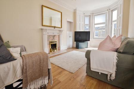 2 bedroom Flat to let in Raeburn Place, Edinburgh, EH4
