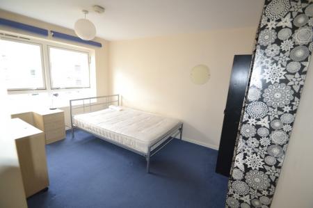 3 bedroom Flat to let in Viewcraig Street, Edinburgh, EH8