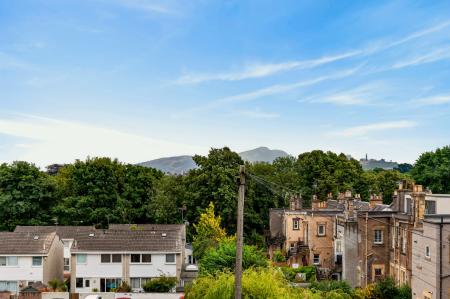 5 bedroom Flat to let in East Trinity Road, Trinity, Edinburgh, EH5