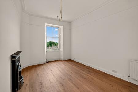 5 bedroom Flat to let in East Trinity Road, Trinity, Edinburgh, EH5