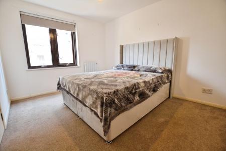 2 bedroom Flat to let in New Orchardfield, Edinburgh, EH6