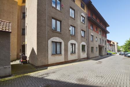 2 bedroom Flat to let in New Orchardfield, Edinburgh, EH6