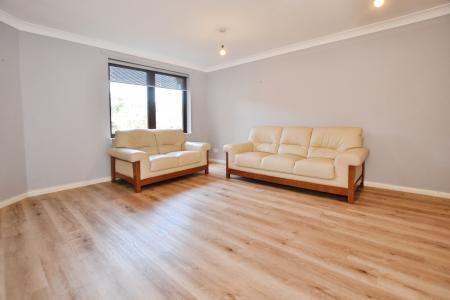2 bedroom Flat to let in New Orchardfield, Edinburgh, EH6