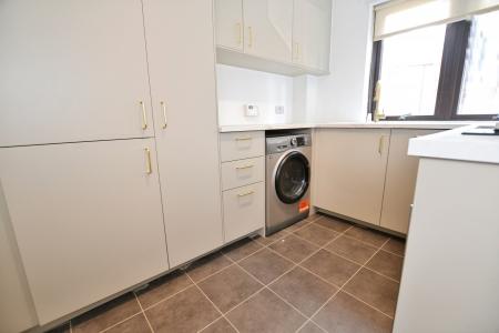 2 bedroom Flat to let in New Orchardfield, Edinburgh, EH6