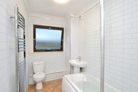2 bedroom Flat to let in St Clair Street, Kirkcaldy, KY1
