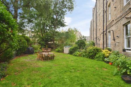 2 bedroom Flat to let in Comely Bank Place, Edinburgh, EH4