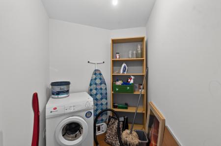 3 bedroom Flat for sale in 33, Flat 35, Brunswick Road, Edinburgh EH7 5GU