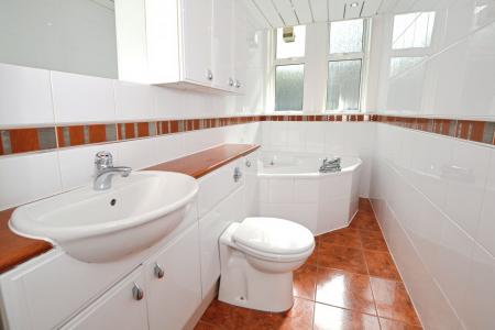 3 bedroom Flat to let in Tay Street, Fountainbridge, Edinburgh, EH11