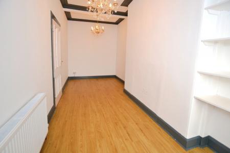 3 bedroom Flat to let in Tay Street, Fountainbridge, Edinburgh, EH11