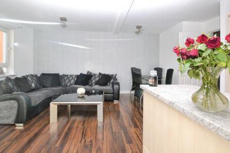 2 bedroom Flat to let in Albion Gardens, Edinburgh, EH7
