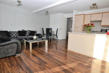 2 bedroom Flat to let in Albion Gardens, Edinburgh, EH7