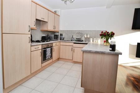 2 bedroom Flat to let in Albion Gardens, Edinburgh, EH7