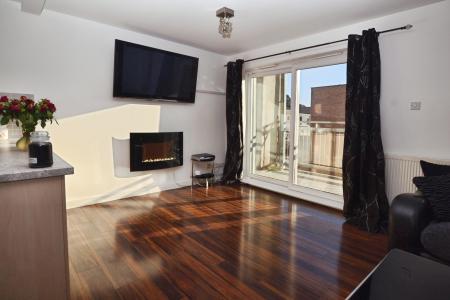 2 bedroom Flat to let in Albion Gardens, Edinburgh, EH7