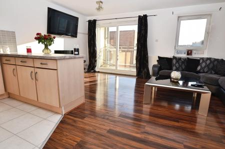 2 bedroom Flat to let in Albion Gardens, Edinburgh, EH7