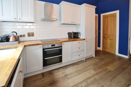 2 bedroom Flat to let in Morningside Road, Edinburgh, EH10