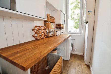 2 bedroom Flat to let in Morningside Road, Edinburgh, EH10