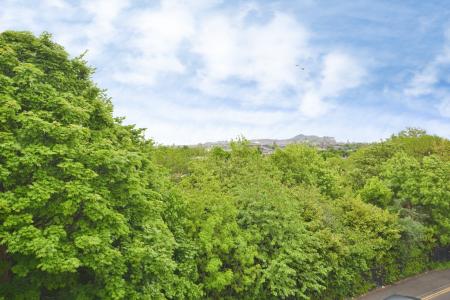 2 bedroom Flat to let in South Groathill Avenue, Edinburgh, EH4