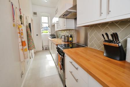2 bedroom Flat to let in Slateford Road, Edinburgh, EH11