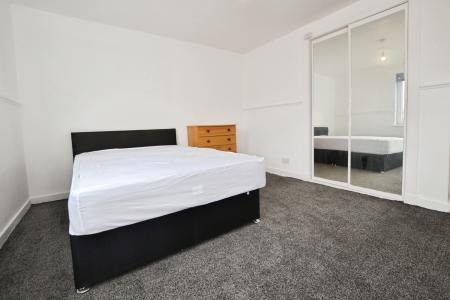 3 bedroom Flat to let in Pennywell Medway, Edinburgh, EH4