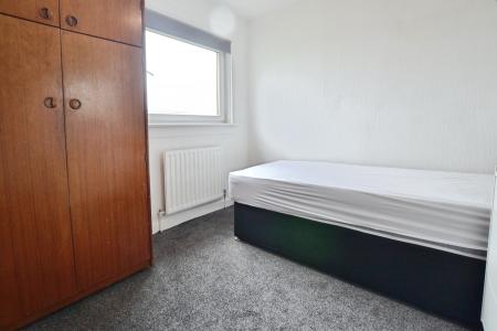 3 bedroom Flat to let in Pennywell Medway, Edinburgh, EH4