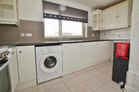 3 bedroom Flat to let in Pennywell Medway, Edinburgh, EH4