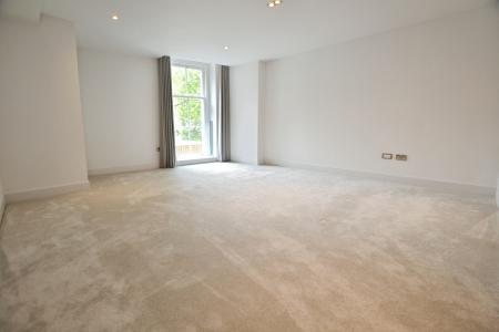 2 bedroom Flat to let in Belford Road, Edinburgh, EH4
