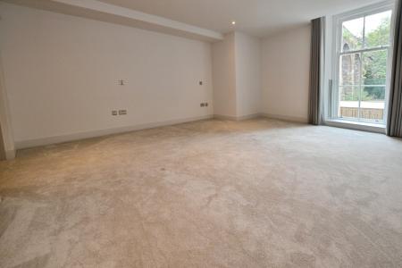 2 bedroom Flat to let in Belford Road, Edinburgh, EH4