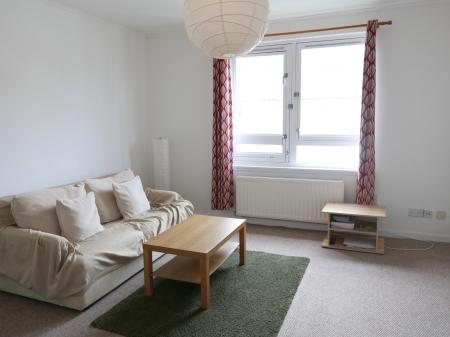 2 bedroom Flat to let in Royston Mains Gardens, Granton, Edinburgh, EH5