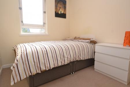 2 bedroom Flat to let in Royston Mains Gardens, Granton, Edinburgh, EH5