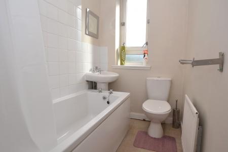 2 bedroom Flat to let in Royston Mains Gardens, Granton, Edinburgh, EH5