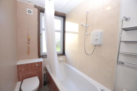 2 bedroom Flat to let in Marionville Road, Abbeyhill, Edinburgh, EH7