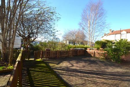 2 bedroom Flat to let in Marionville Road, Abbeyhill, Edinburgh, EH7