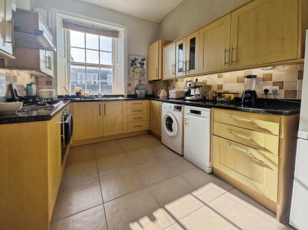 3 bedroom Flat to let in Barony Street, Edinburgh, EH3