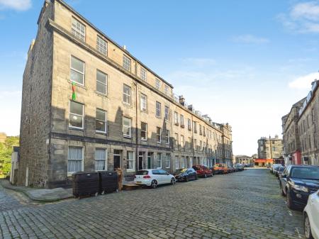3 bedroom Flat to let in Barony Street, Edinburgh, EH3