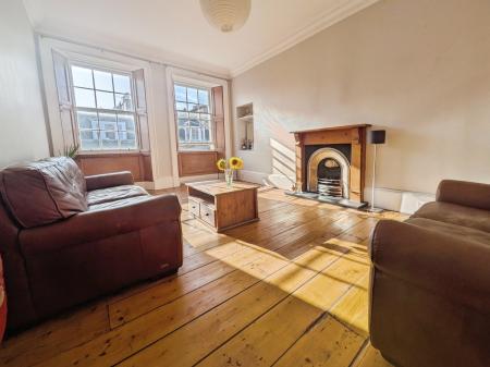 3 bedroom Flat to let in Barony Street, Edinburgh, EH3