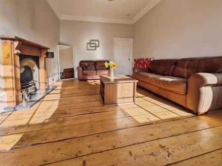 3 bedroom Flat to let in Barony Street, Edinburgh, EH3