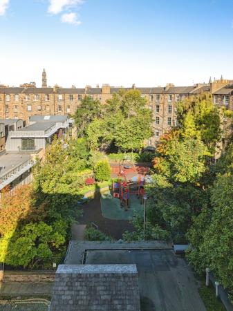 3 bedroom Flat to let in Barony Street, Edinburgh, EH3