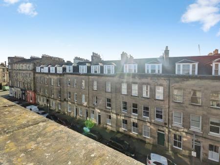 3 bedroom Flat to let in Barony Street, Edinburgh, EH3