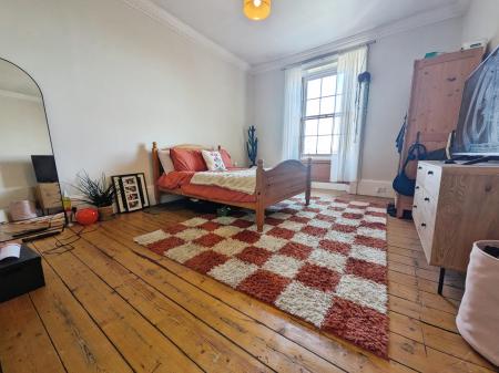 3 bedroom Flat to let in Barony Street, Edinburgh, EH3