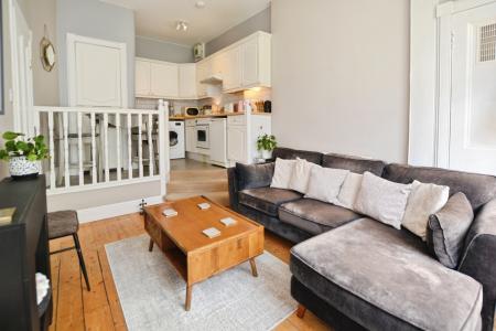 1 bedroom Flat to let in Comely Bank Row, Stockbridge, Edinburgh, EH4