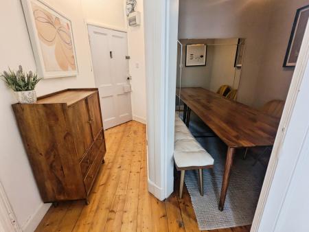 1 bedroom Flat to let in Comely Bank Row, Stockbridge, Edinburgh, EH4