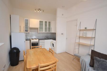 2 bedroom Flat to let in Caledonian Place, Dalry, Edinburgh, EH11