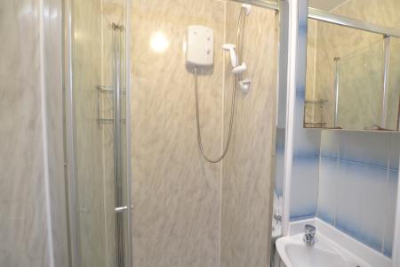 2 bedroom Flat to let in Caledonian Place, Dalry, Edinburgh, EH11