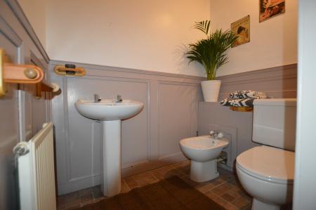 2 bedroom Flat to let in Gardners Crescent, Edinburgh, EH3