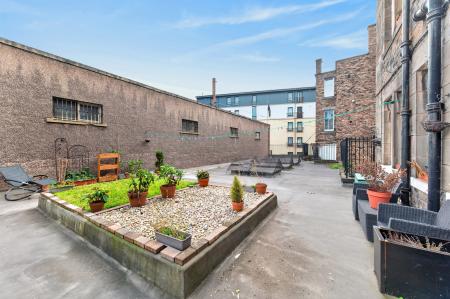 2 bedroom Flat for sale in 170 Flat 9 Great Junction Street, Edinburgh, EH6 5LJ