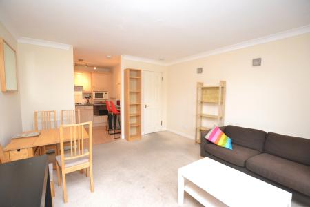 2 bedroom Flat to let in Russell Gardens, Edinburgh, EH12