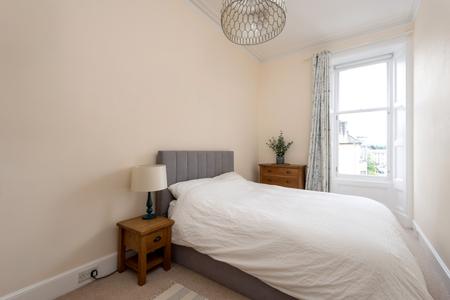 1 bedroom Flat to let in Learmonth Grove, Comely Bank, Edinburgh, EH4