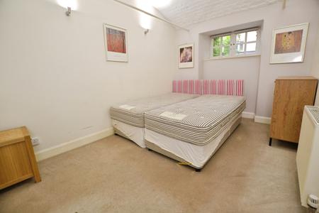 2 bedroom Flat to let in Circus Lane, Edinburgh, EH3