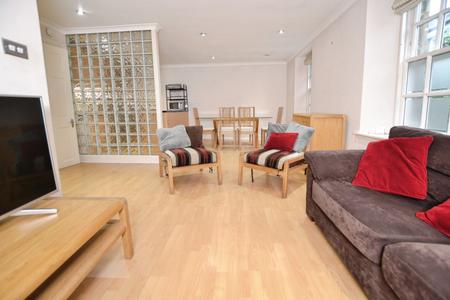 2 bedroom Flat to let in Circus Lane, Edinburgh, EH3