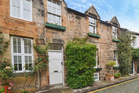 2 bedroom Flat to let in Circus Lane, Edinburgh, EH3